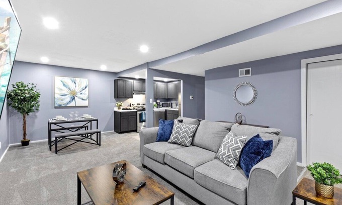 Towson Apartment | Heart of Towson Pool Balcony Gym King Parking