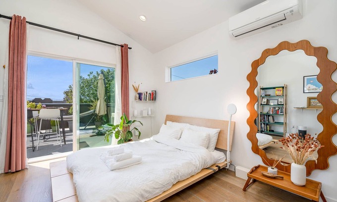 Genesee Apartment | ♥ Heart of West Seattle - 97 walk score - 9m drive to Alki - Ocean view w AC!