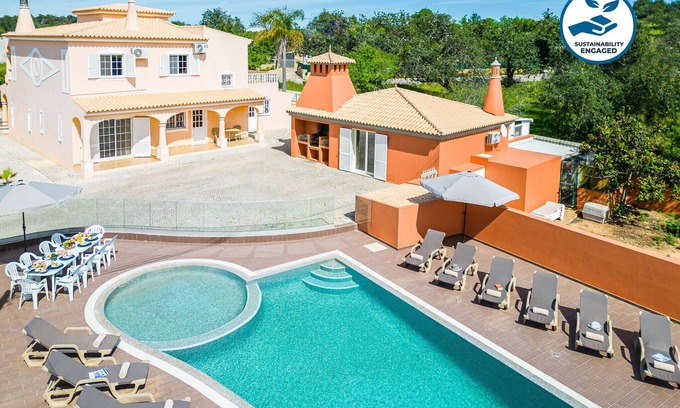 Albufeira Villa | Heatable Pool & BBQ Villa Near Albufeira Center