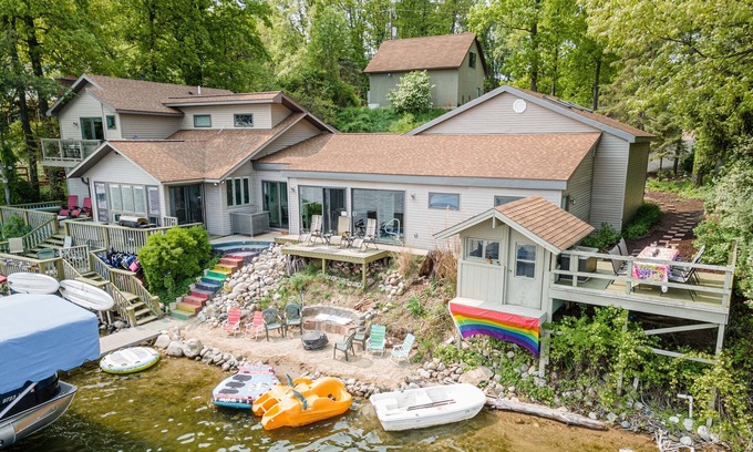 Delton House | Heated Indoor Pool & Court on Crooked Lake