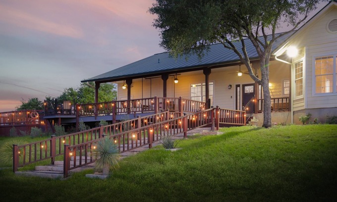 Spicewood House | Heated | Main House & Cottage