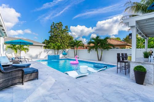 Homestead House | Heated Pool Family Retreat- Games, Everglades, Keys
