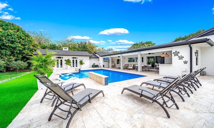 Delray Beach House | Heated Pool! Private Home+Bikes & Fire Pit!