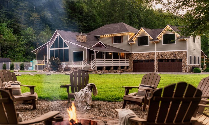 Pittman Center House | Heated Pool, Sauna, Yard, Perfect 4 celebrations & gatherings!
