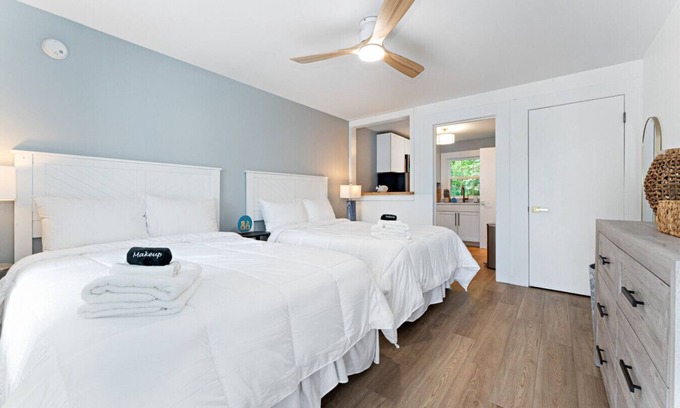 Old Orchard Beach Condo | Heated Saltwater Pool Short Walk to Beach Pier 2