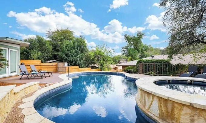 Medical Center District House | Heated Swimming pool & Hot tub 7 bed central home