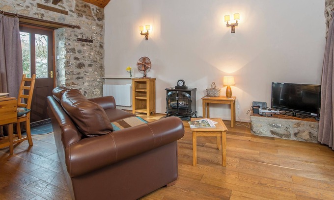 Haverfordwest House | Heather Cottage, Holiday Home Near Nolton Haven, Sleeps 2, 1 bedrooms, bathrooms