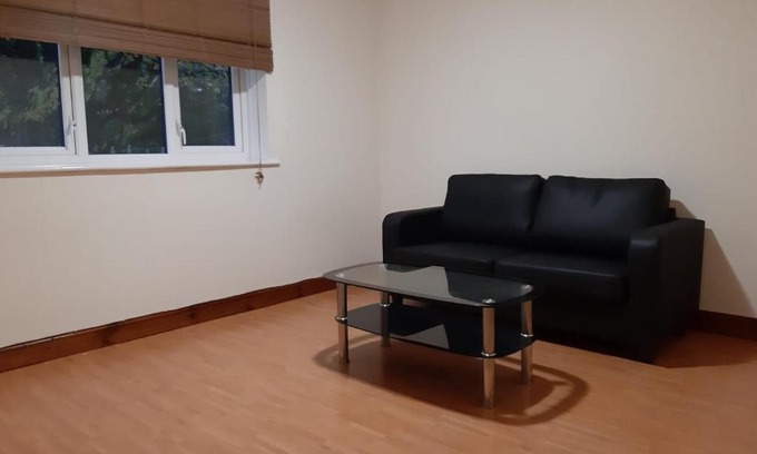 London Borough of Ealing Apartment | Heathrow Palace