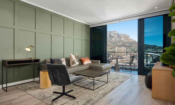Cape Town City Centre Apartment | Heaven on 23 | Mountain Views
