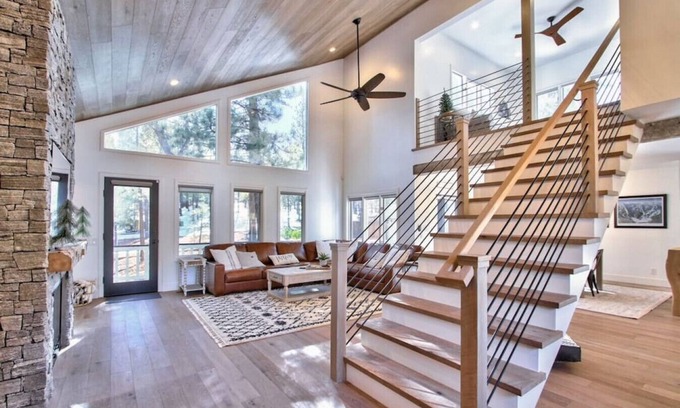 Evergreen Estates Cabin | Heavenly · *NEW* Heavenly Hideaway Near Slopes and Hot Tub