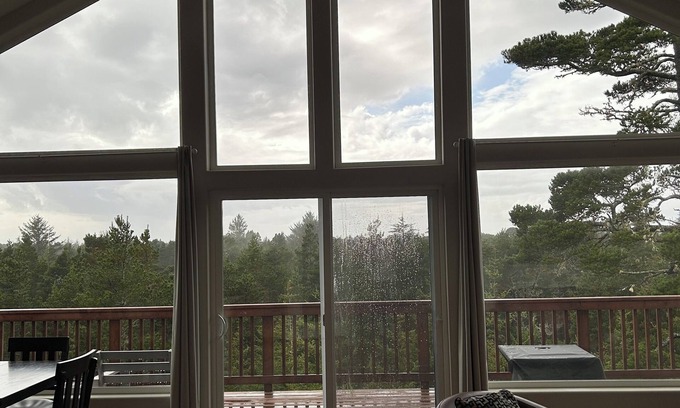 Florence House | Heceta Hilltop Retreat - Private and Cozy