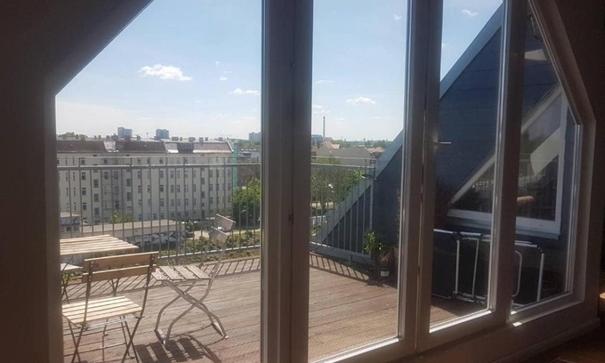 Lichtenberg Apartment | Helle Dachgeschosswohnung für 8 Personen in zentraler Lage