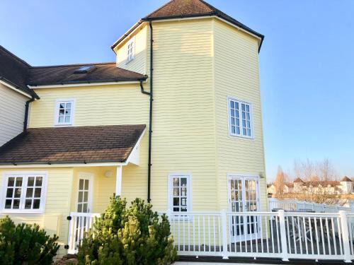 Ampney Crucis House | Hello ! and welcome to Solius Lodge