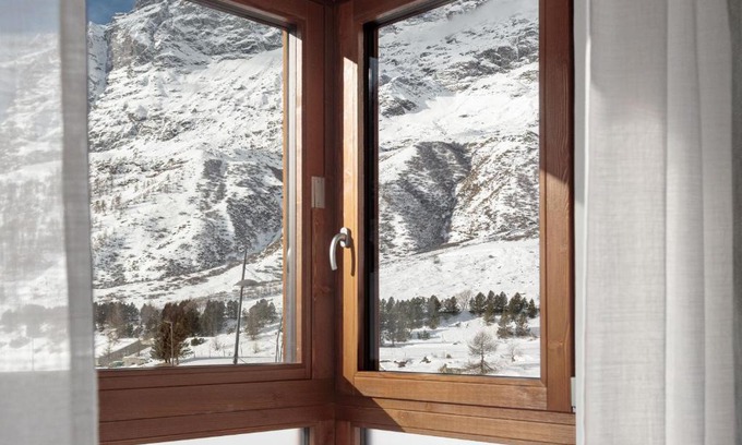 Cervinia Apartment | HelloCHALET - The One - Bootdryer, home theatre with subwoofer, netflix, hydromassage Turkish bath