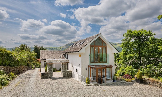 Grasmere House | Helm View, Grasmere, Sleeps 10 with Hot tub!