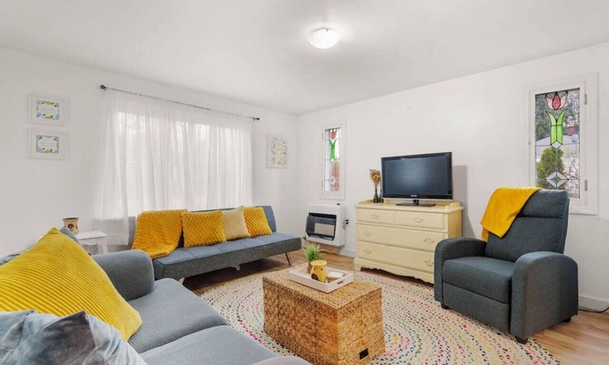 Lexington House | Hemlock Haven Couples Getaway w Beach Access!