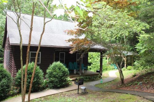 South Bloomingville House | Hemlock Hideaway