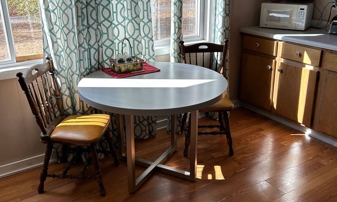 Republic House | Hemlock House in Republic (South) Experience Fall Foliage and Fun Near Lake Michigan.