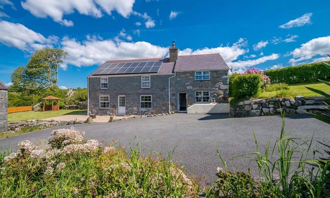 Criccieth Other | Hendre | Traditional Farmhouse Holiday Cottage