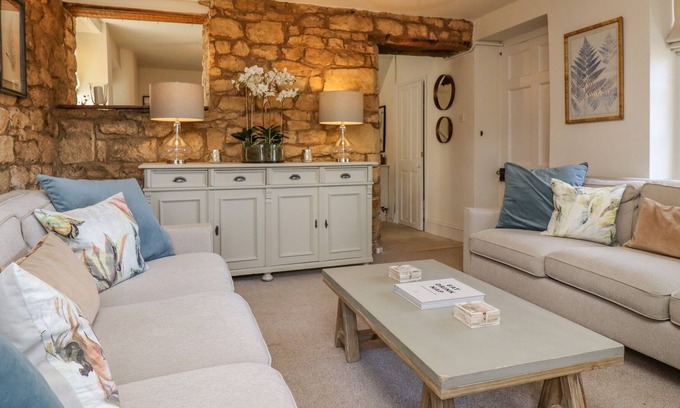 Rodborough Cottage | HENDY COTTAGE, pet friendly, character holiday cottage in Rodborough