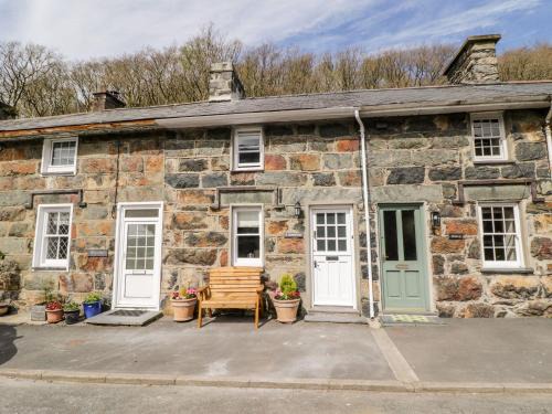 Beddgelert House | Henfro
