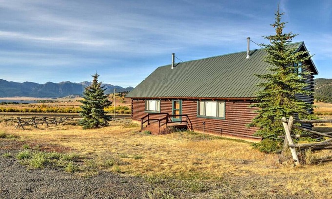 Island Park House | Henry's Lake Overlook (Right Side) - 20 Miles from YNP