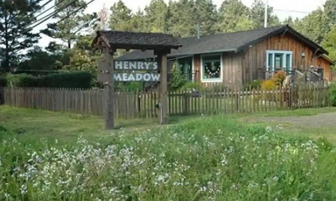 Fort Bragg House | Henry's Meadow. Just South of Fort Bragg off Hwy 1.