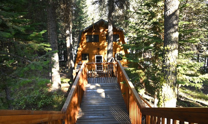 Island Park Cabin | Henrys Lake Waterfront Cabin|Hot Tub!|Garage