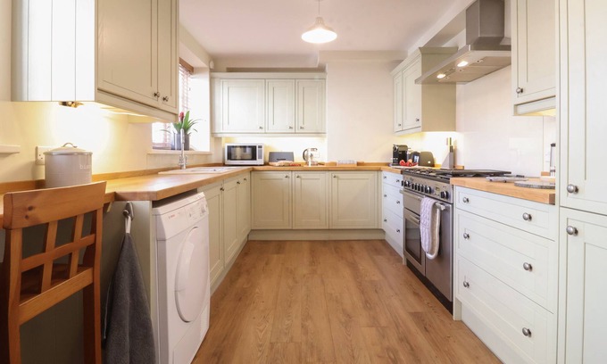 Beccles House | HENSTEAD HALL EAST, pet friendly, with a garden in Beccles