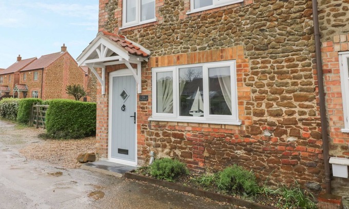 Snettisham Cottage | Herbies Cottage