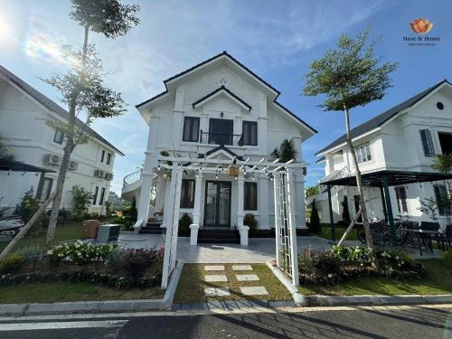 Mang Yang Villa | Here & Home Villa Vườn Vua