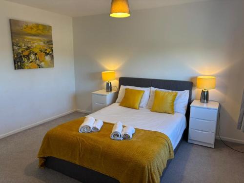 Hereford Apartment | Hereford - Kestrel House - 4 Bedroom House Close to City With Parking - Sleeps 7 - Suitable for Family Gatherings or Contractors With Vehicles - Hosted by RENTMYHOUSE