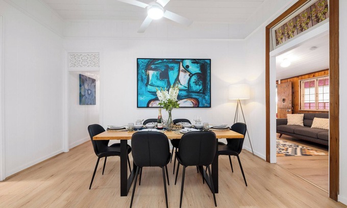 Highgate Hill House | Heritage 5BR Queenslander - Minutes walk to CBD & South Bank