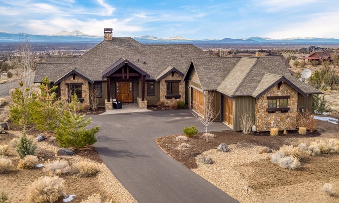 Powell Butte House | Heritage by AvantStay | Luxe Oregon Retreat + Deck