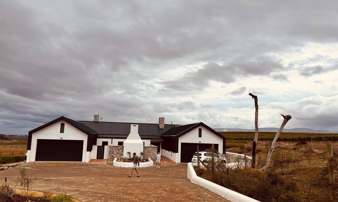 Elgin Villa | Hermanus - The Winefarm Villa on Escape Wine Farm