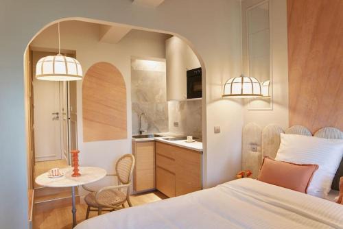 15th Arrondissement Apartment | Hermes Room - Duke Housing