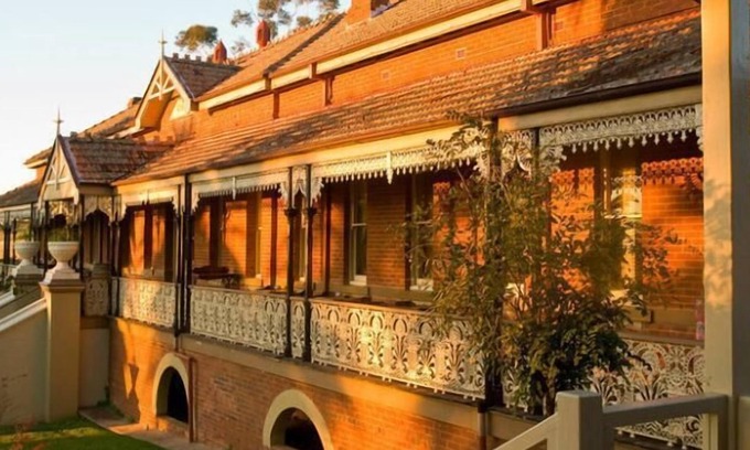 Wellington Hotel | Hermitage Hill Country Retreat & Function Centre