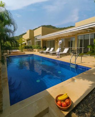 Anapoima House | Hermosa Casa con Piscina,Jacuzzi,Chimenea,Bbq