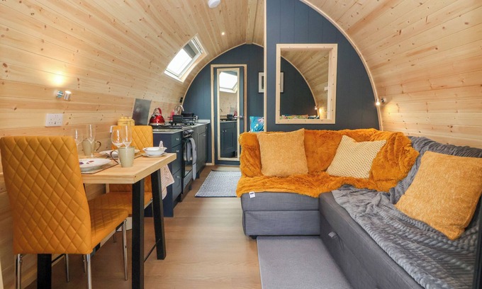 Oswestry Cottage | Heron Pod