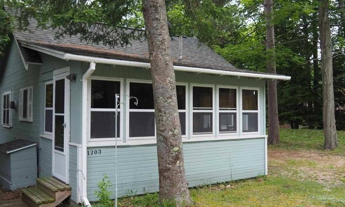 Arcadia Cottage | Herring Creek Cabin!