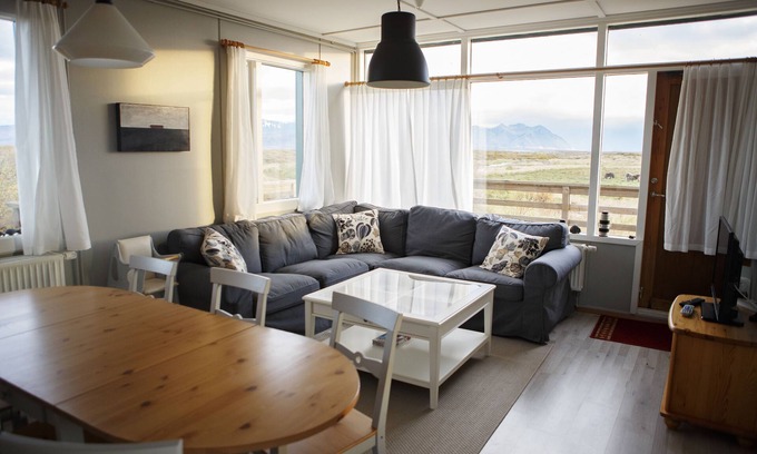 Borgarnes House | Hestaland Guesthouse Horse Farm Stay