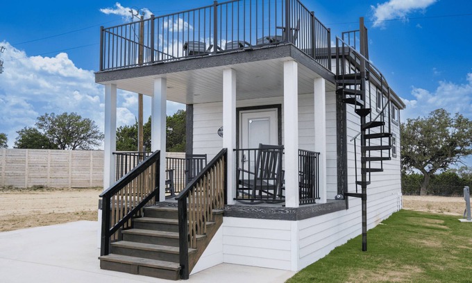 Fredericksburg Cottage | Hey Good Lucken - 081