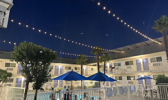 Davis Hotel | Hi-Wheel Flats