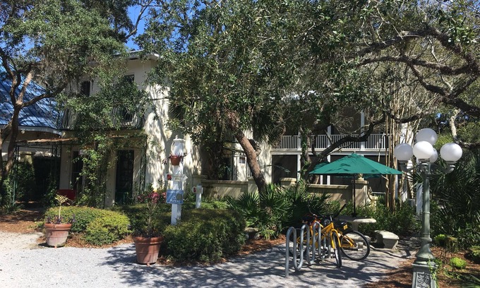 Grayton Beach Bed & Breakfast | Hibiscus Coffee & Guesthouse