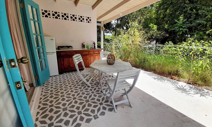 Dover Cottage | Hibiscus Hideaway Dover Beach- 1 bed Cottage