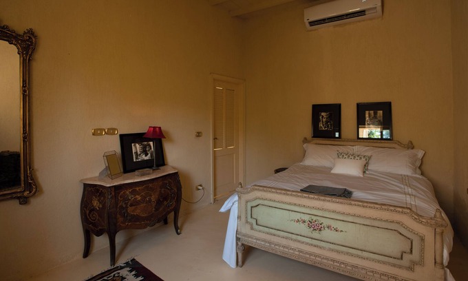 Al Haram Villa | Hibiscus Room in The House of Kheops