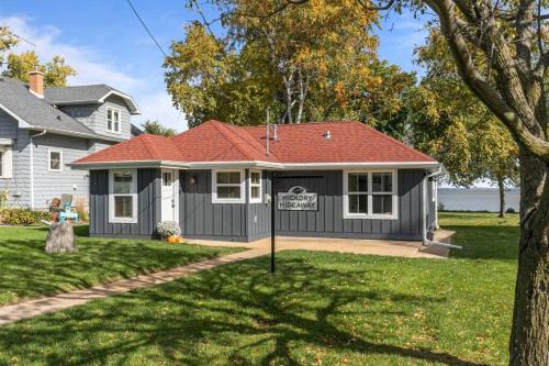 Oshkosh House | Hickory Hideaway, Cozy 2 bedroom with private dock