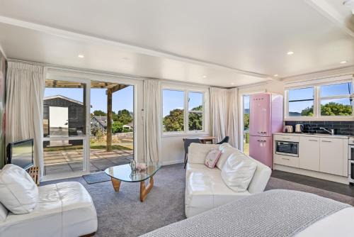Waikanae House | Hicks Haven - Waikanae Beach Holiday Studio