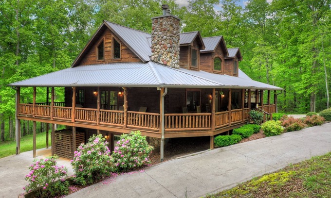 Blanche Manor Ranch Cabin | Hidden Creek | Trail to Creek | Hot Tub | Pool Table