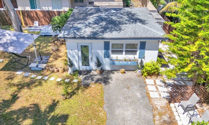 Biscayne Park Cottage | Hidden Gem Charming cottage in biscayne park with AC and Wifi